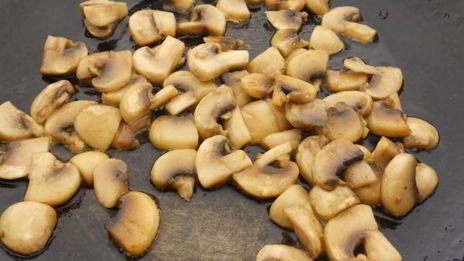 винегрет с жареными шампиньонами и квашеной капустой