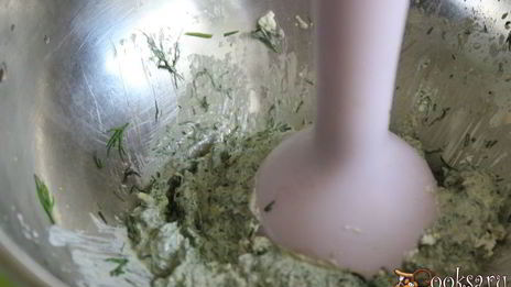 йогуртовый соус с фетой и маслинами