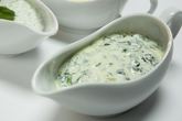 Йогуртовый соус со шпинатом
