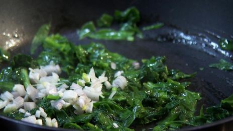 йогуртовый соус со шпинатом