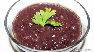 Соус к мясу из лука с беконом и вином