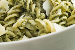 Фузилли с соусом песто и пармезаном