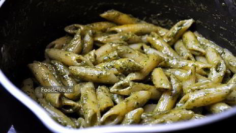 пенне с соусом песто и брезаолой