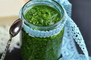 Песто из черемши с миндалем