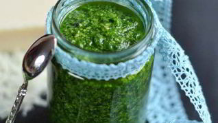 Песто из черемши с миндалем