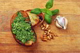 Песто из рукколы и фисташек