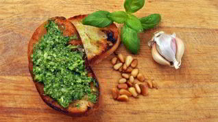 Песто из рукколы и фисташек