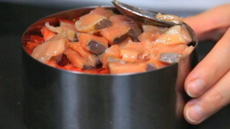 летний тартар с лососем