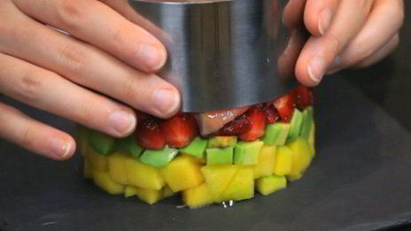 летний тартар с лососем