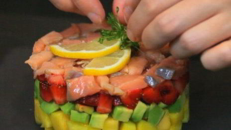 летний тартар с лососем