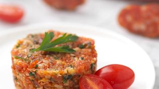 Тартар из Чоризо с сыром и томатами