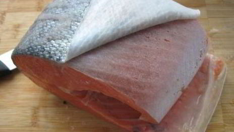 тартар из форели в ледяном хрустале