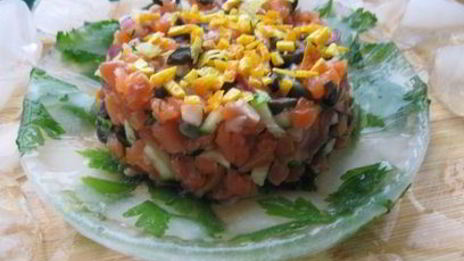 тартар из форели в ледяном хрустале