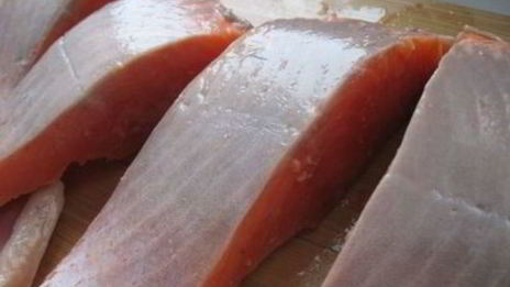 тартар из форели в ледяном хрустале