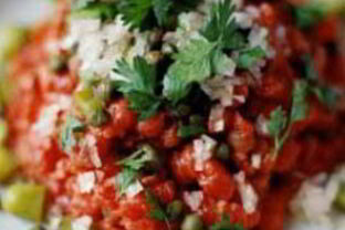 Тартар из говядины с соусом