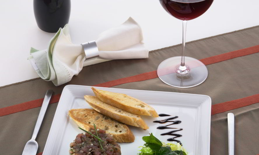 Рецепт тартар из тунца с авокадо и помидорами черри