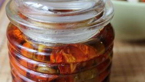 вяленые томаты и томатный соус с печеными овощами