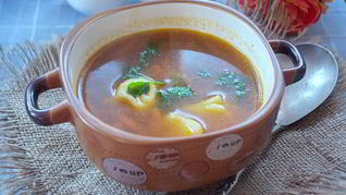 Борщ с пельменями