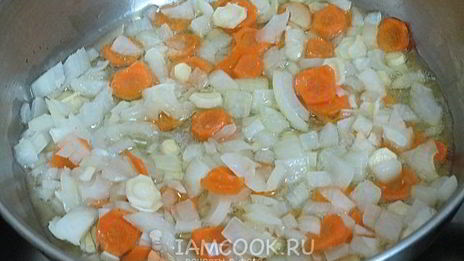 красный борщ с фасолью и копченостями