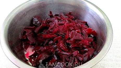 красный борщ с фасолью и копченостями