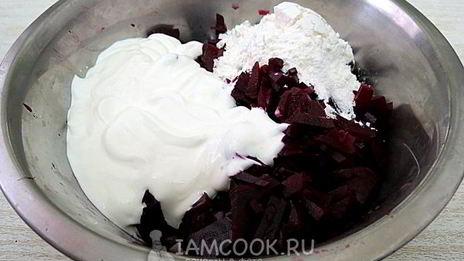 красный борщ с фасолью и копченостями