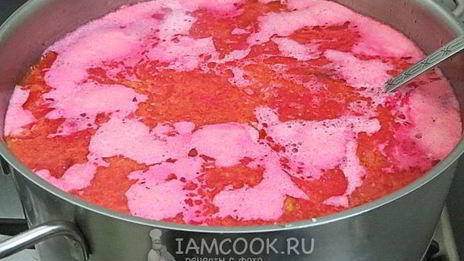 красный борщ с фасолью и копченостями