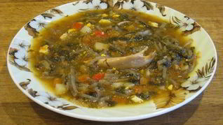 Зеленый борщ с томатом