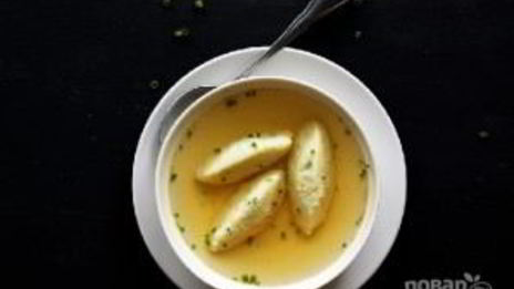 бульон с клецками