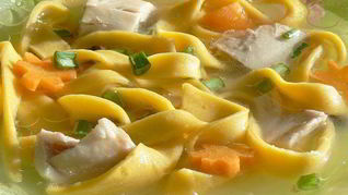 Домашняя лапша из тыквы на курином бульоне