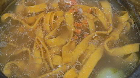 домашняя лапша из тыквы на курином бульоне