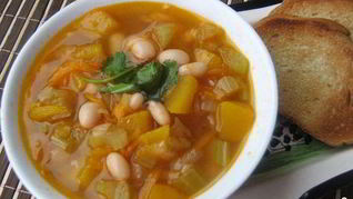 Фасолевый суп на курином бульоне