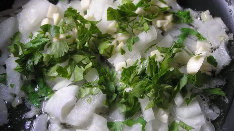 канедерли из хлеба и колбас в бульоне