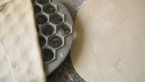 крэплах — домашние пельмени в бульоне