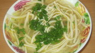 Куриный бульон с лапшой