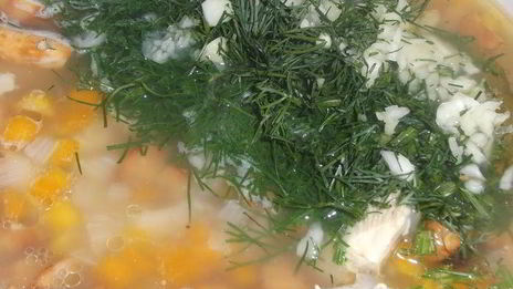 лисички с курицей в бульоне