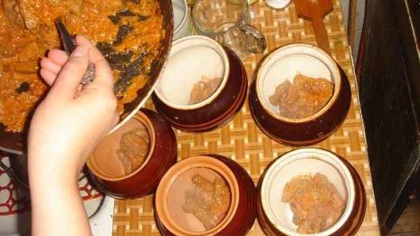 пельмени в горшочках с печенью и бульоном