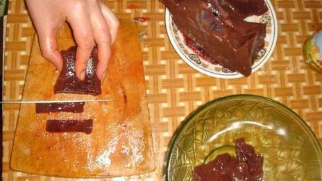 пельмени в горшочках с печенью и бульоном