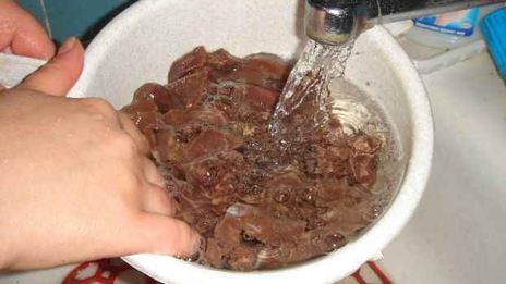 пельмени в горшочках с печенью и бульоном