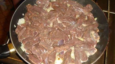 пельмени в горшочках с печенью и бульоном