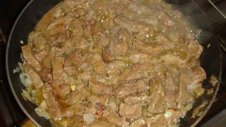 пельмени в горшочках с печенью и бульоном