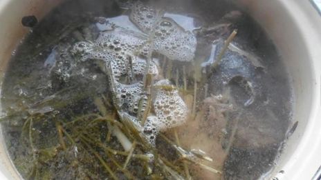 прозрачный рыбный бульон