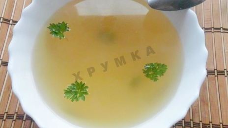 прозрачный рыбный бульон