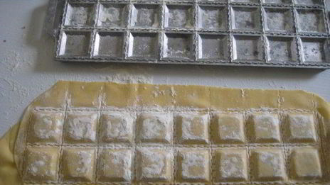 равиоли с лангустинами и цукини в густом бульоне