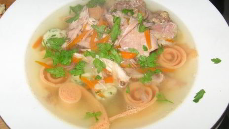 суп панадель — бульон с блинчиками