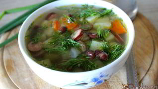 Фасолевый суп с охотничьими колбасками