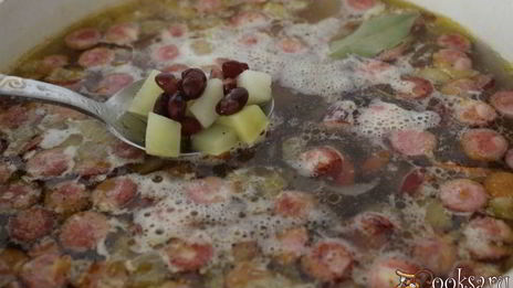 фасолевый суп с охотничьими колбасками