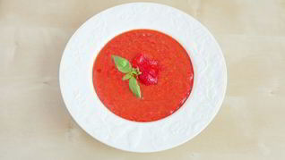 Гаспачо с клубникой