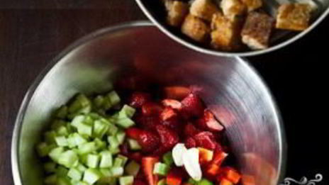 клубничный гаспачо