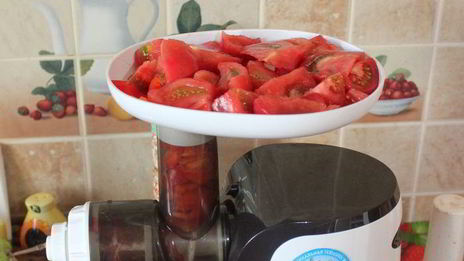 томатно-вишневый гаспачо в стаканах