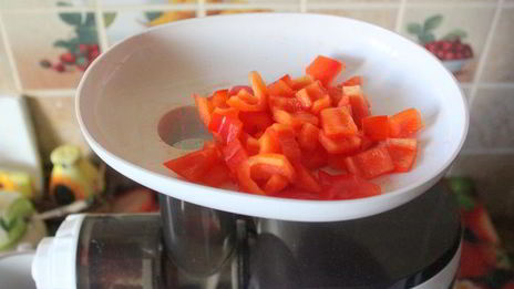 томатно-вишневый гаспачо в стаканах